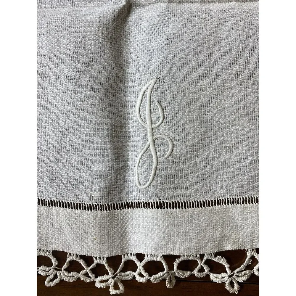 Lot 8 VTG Family Table Cloth Linens Doilies Runner Embroidery Lace Crochet‎ READ